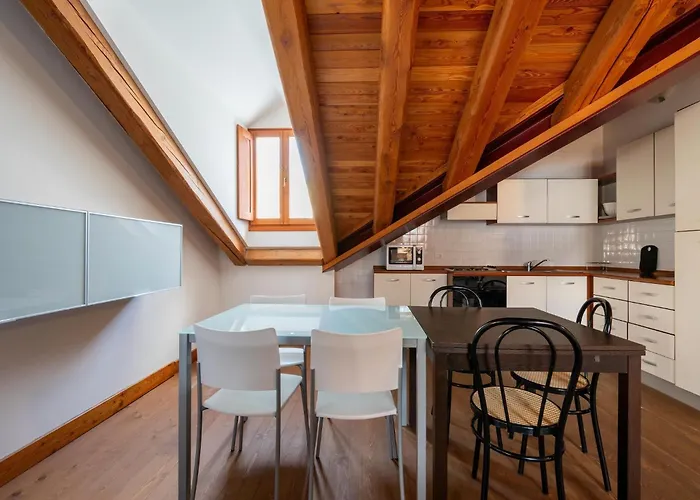 In The Historic Building, Con Aria Condizionata شقة سيريسولي ريالي